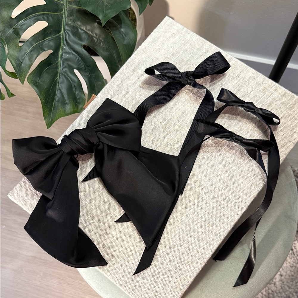 Lot of 4 twee adorable spring Black Hair Bows handmade and cute!